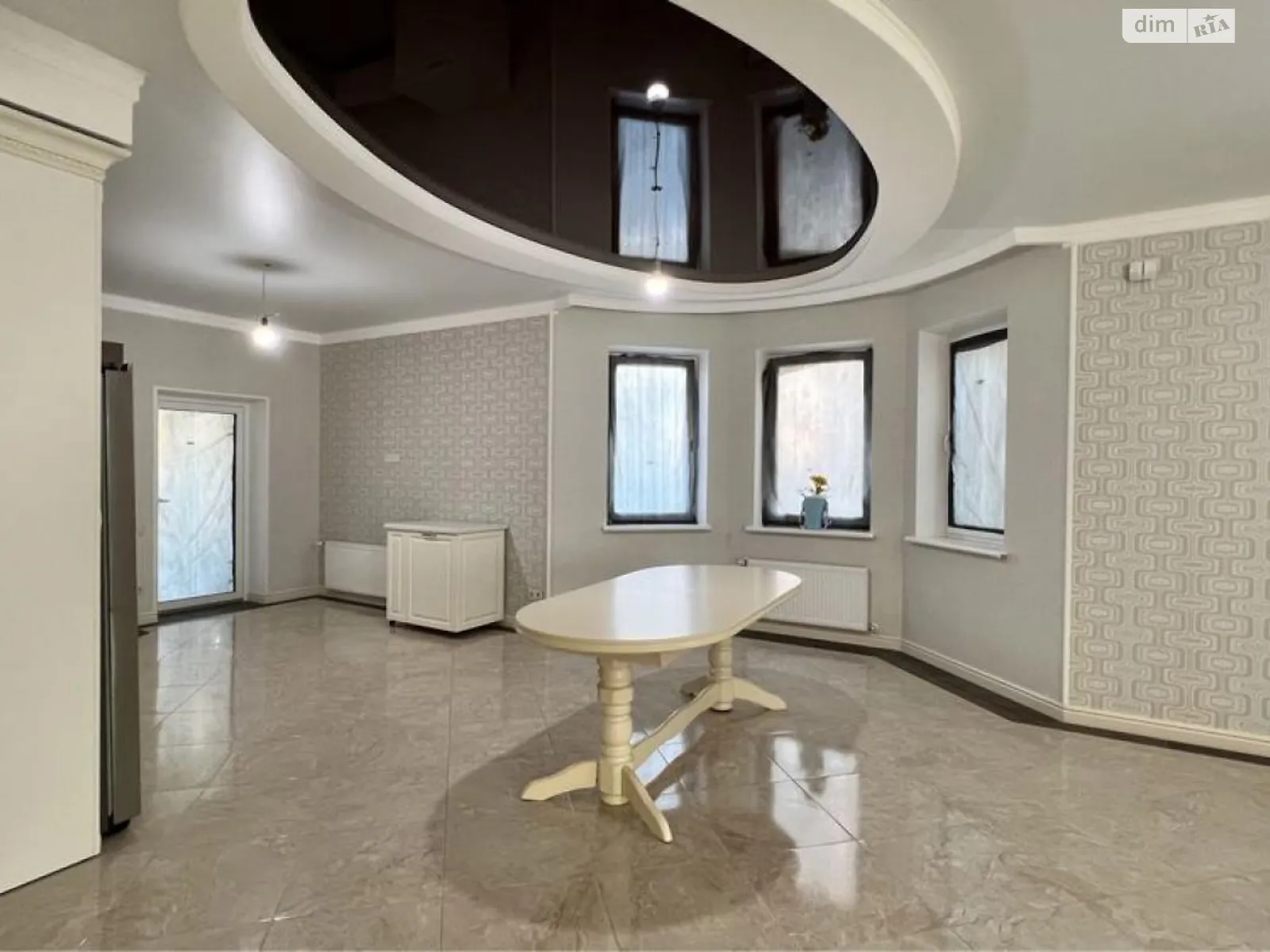 Продается дом на 2 этажа 316 кв. м с камином, цена: 320000 $