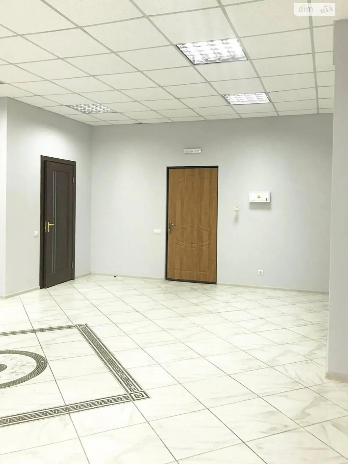 Продается офис 51 кв. м в бизнес-центре, цена: 45000 $ - фото 1