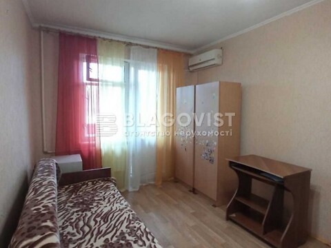 Продается 1-комнатная квартира 33 кв. м в Киеве, ул. Чернобыльская, 10А