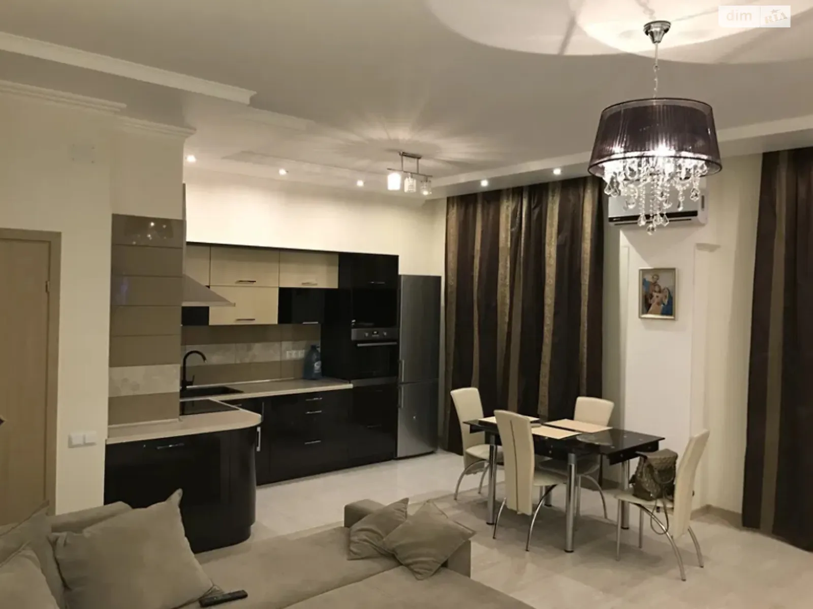 Продається 1-кімнатна квартира 77 кв. м у Одесі, плато Гагарінське, 5Б