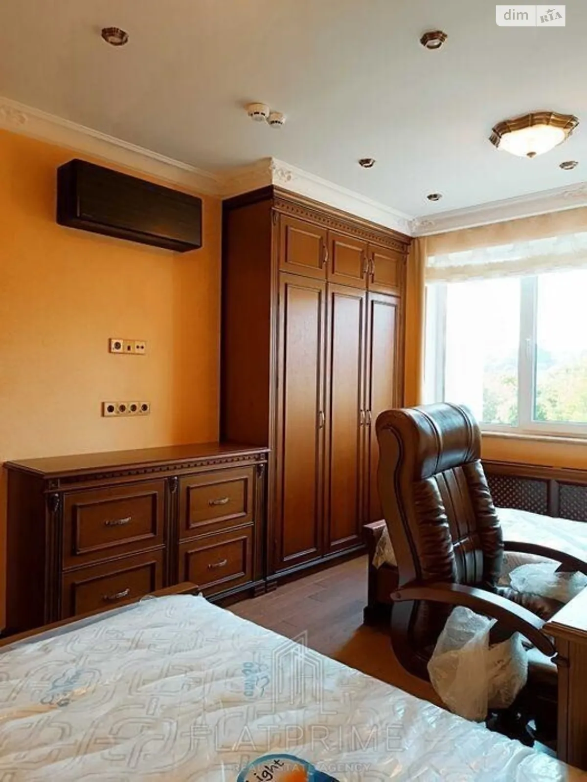Продается 3-комнатная квартира 105 кв. м в Киеве, ул. Демеевская, 14