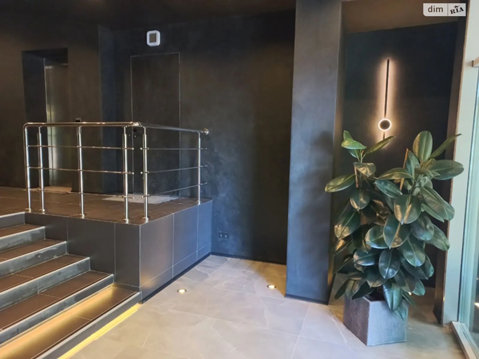 Сдается в аренду офис 255 кв. м в бизнес-центре, цена: 2800 $ - фото 1
