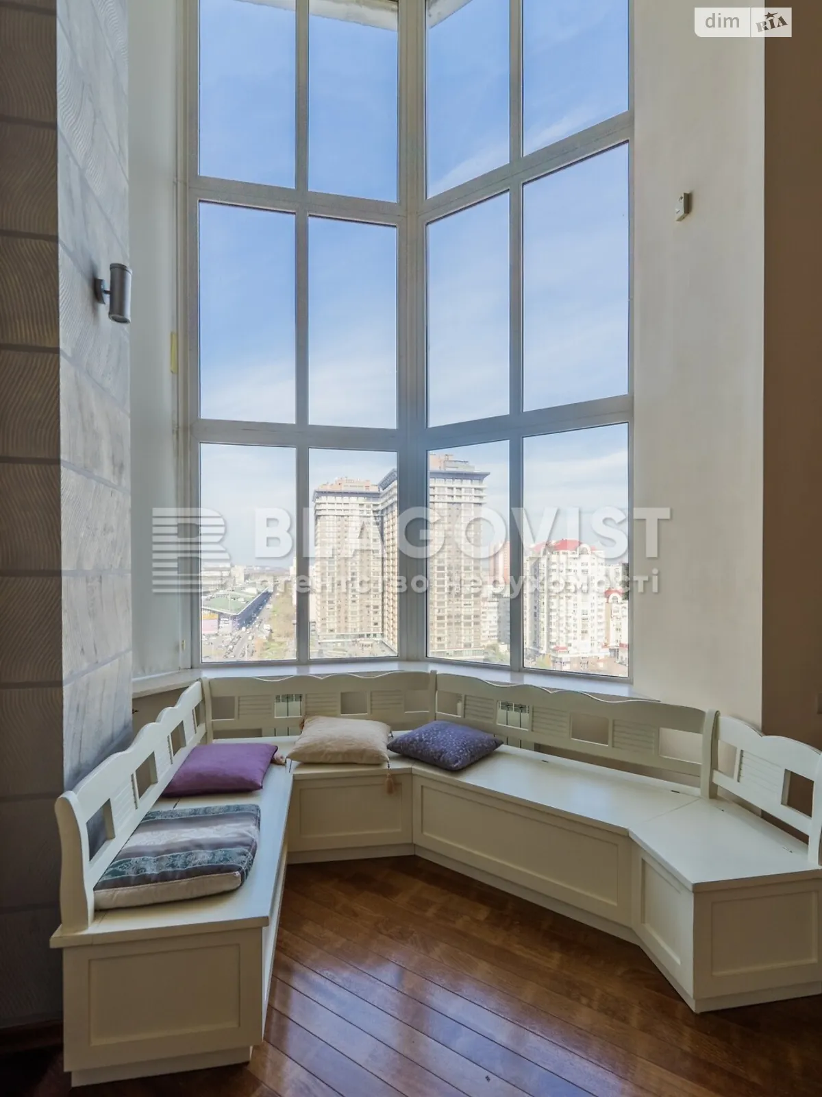 Продается офис 350 кв. м в бизнес-центре - фото 2