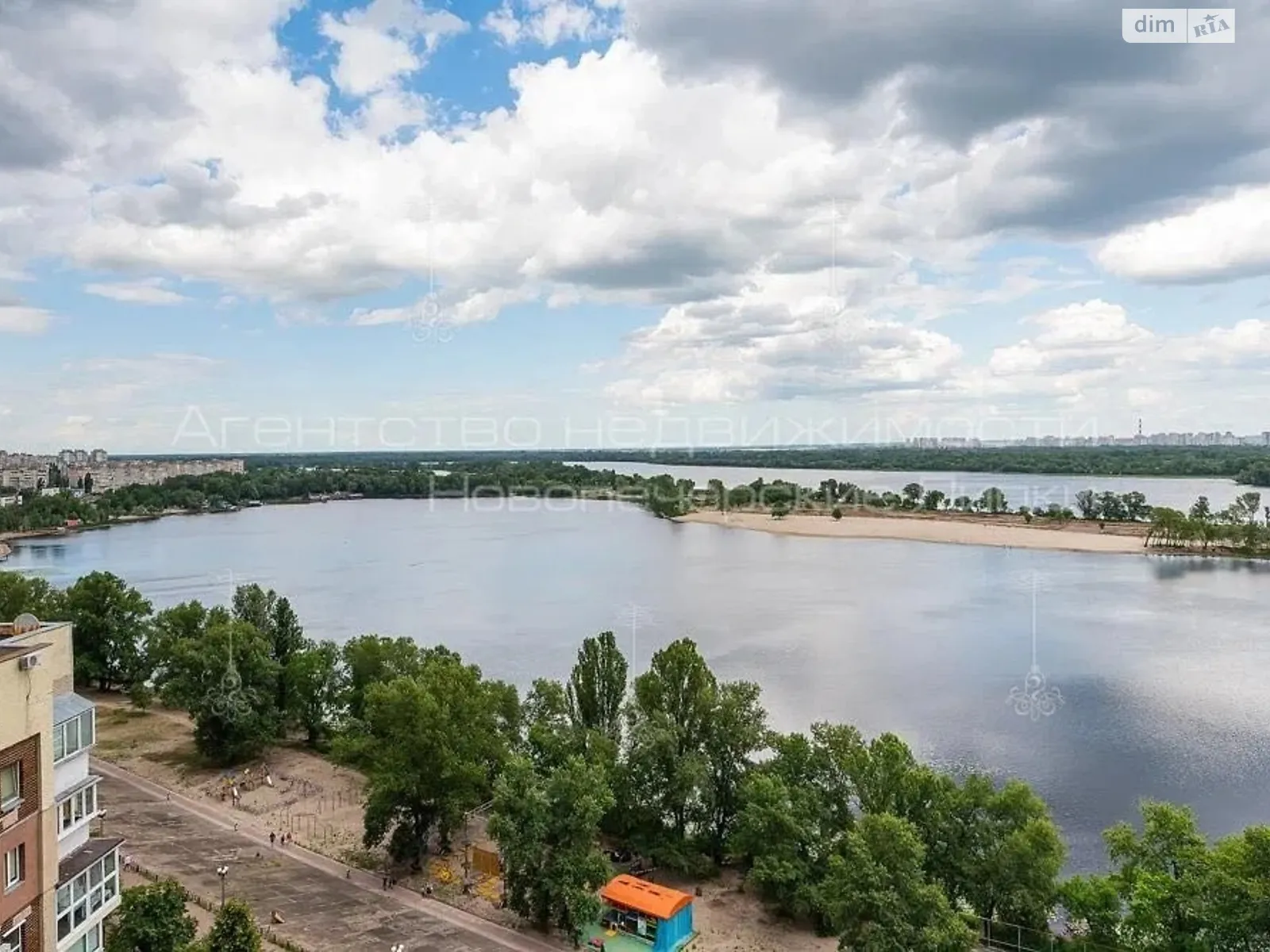 Продається 3-кімнатна квартира 130 кв. м у Києві, просп. Володимира Івасюка, 12Е