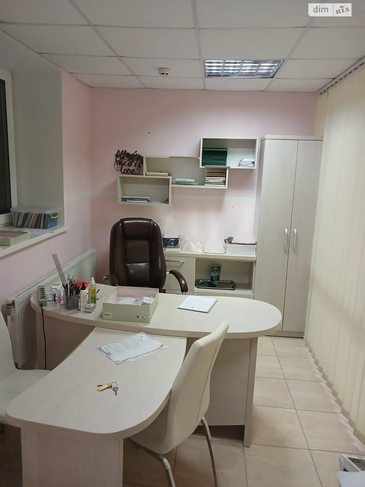 Продается офис 35 кв. м в бизнес-центре, цена: 35000 $