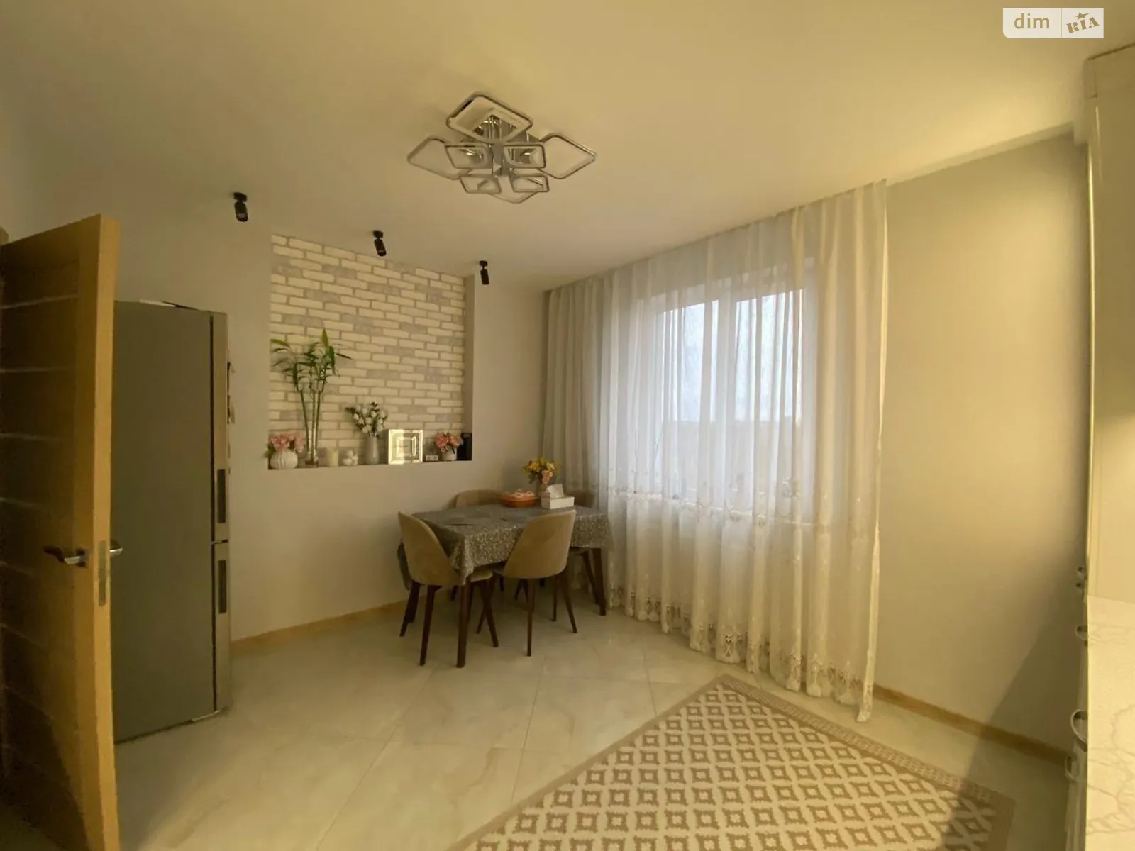 Продается 3-комнатная квартира 72 кв. м в Львове, ул. Роксоляны, 87Б
