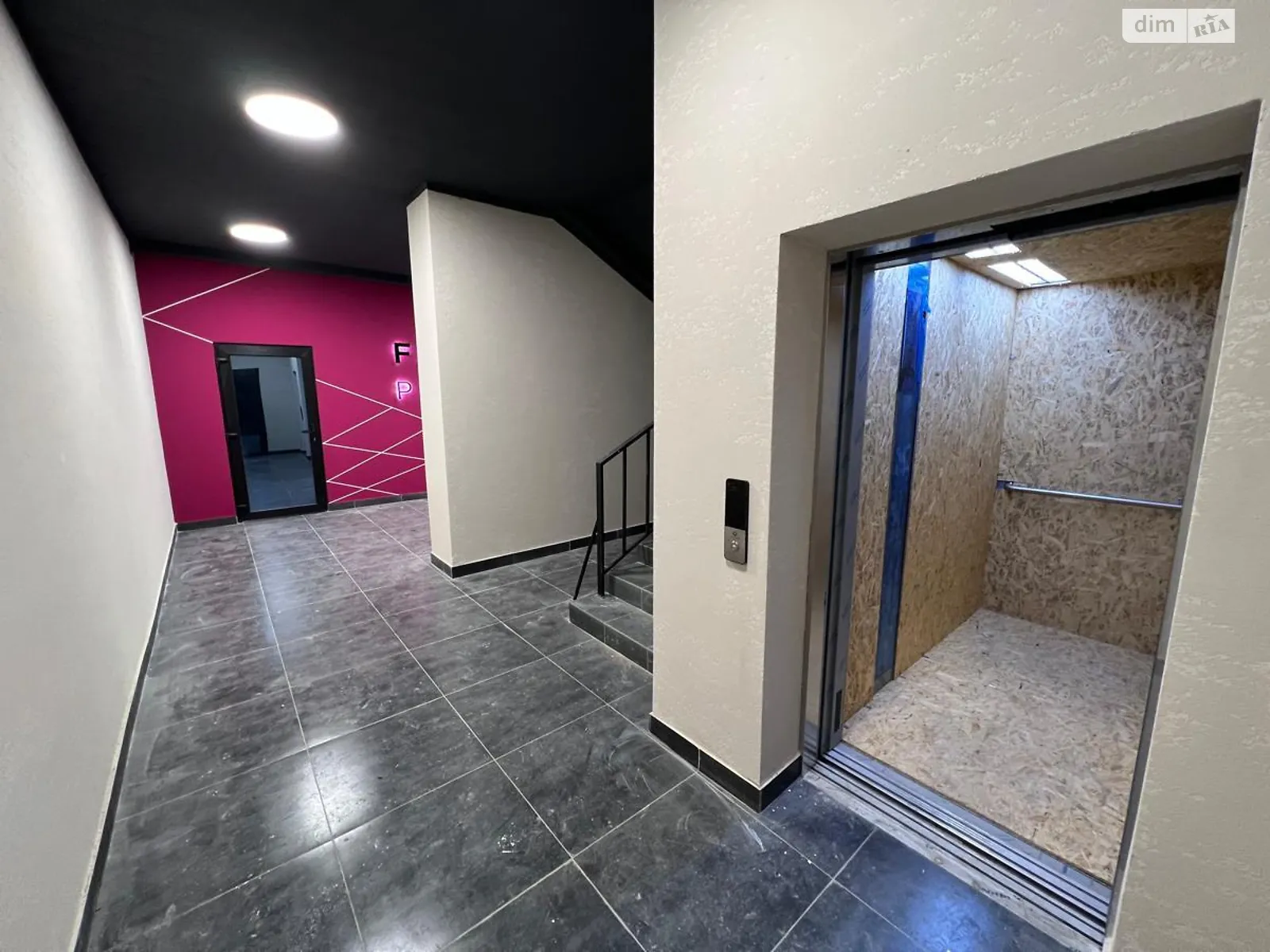 Продается 1-комнатная квартира 40 кв. м в Ивано-Франковске, цена: 38800 $ - фото 1