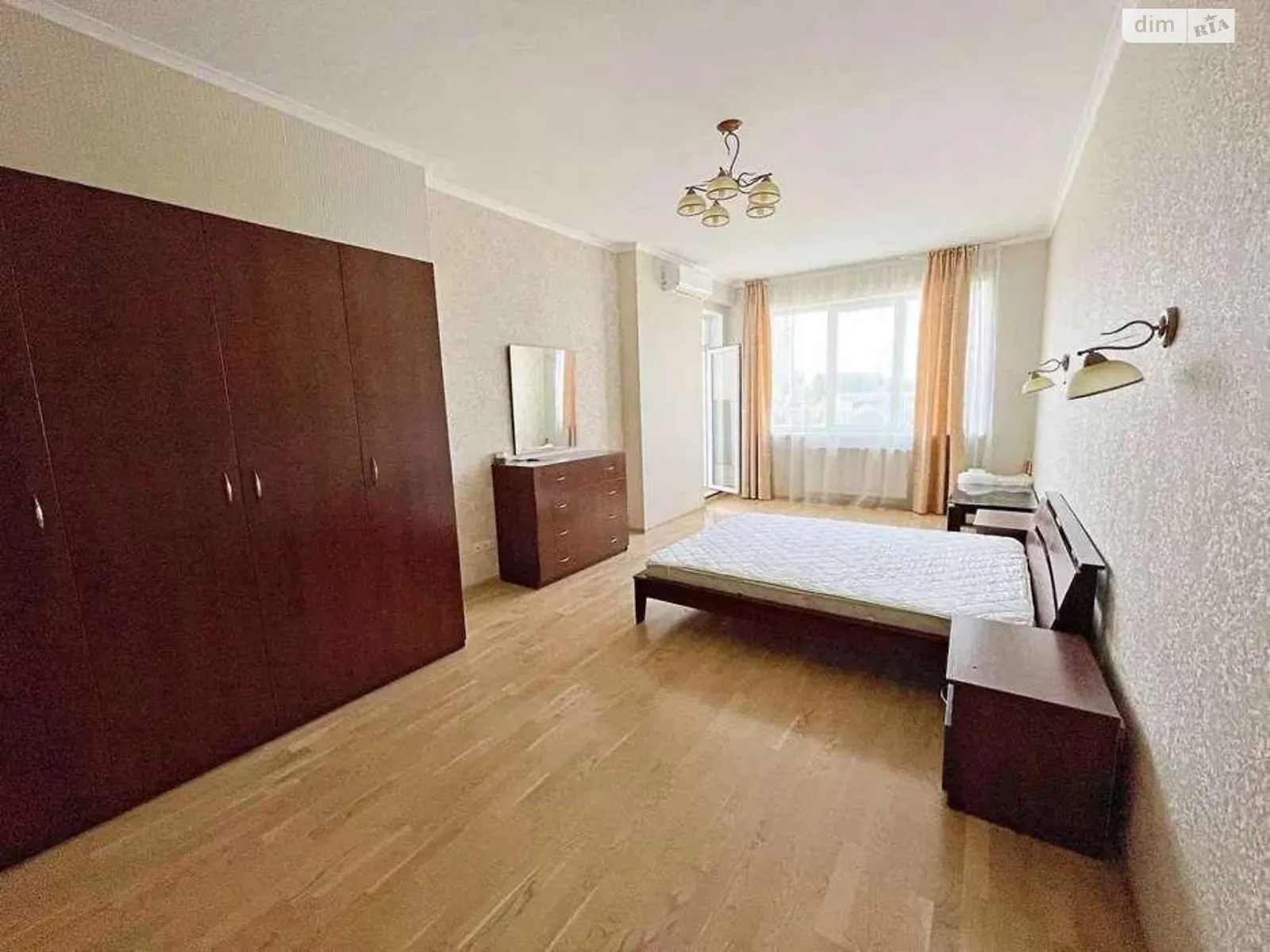 Продается 1-комнатная квартира 67 кв. м в Киеве, цена: 105000 $