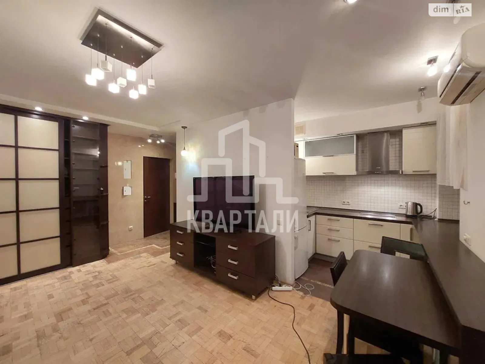 Продается 1-комнатная квартира 28 кв. м в Киеве, ул. Лаврская, 8 - фото 1