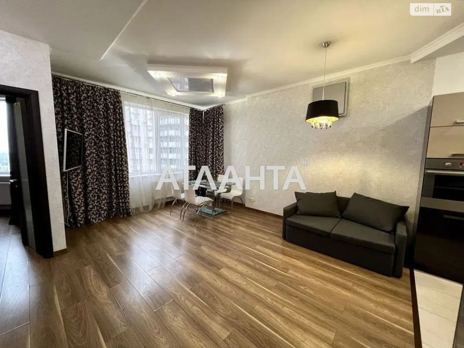 Продается 2-комнатная квартира 64 кв. м в Одессе, ул. Среднефонтанская, 19Б