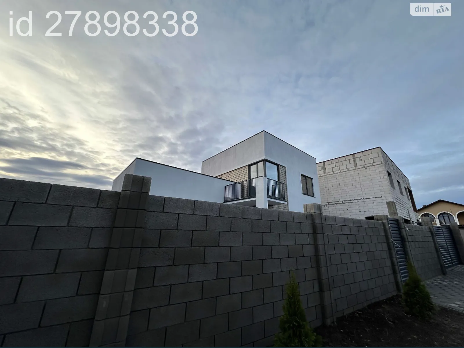 Продается дом на 2 этажа 120 кв. м с камином, цена: 105000 $