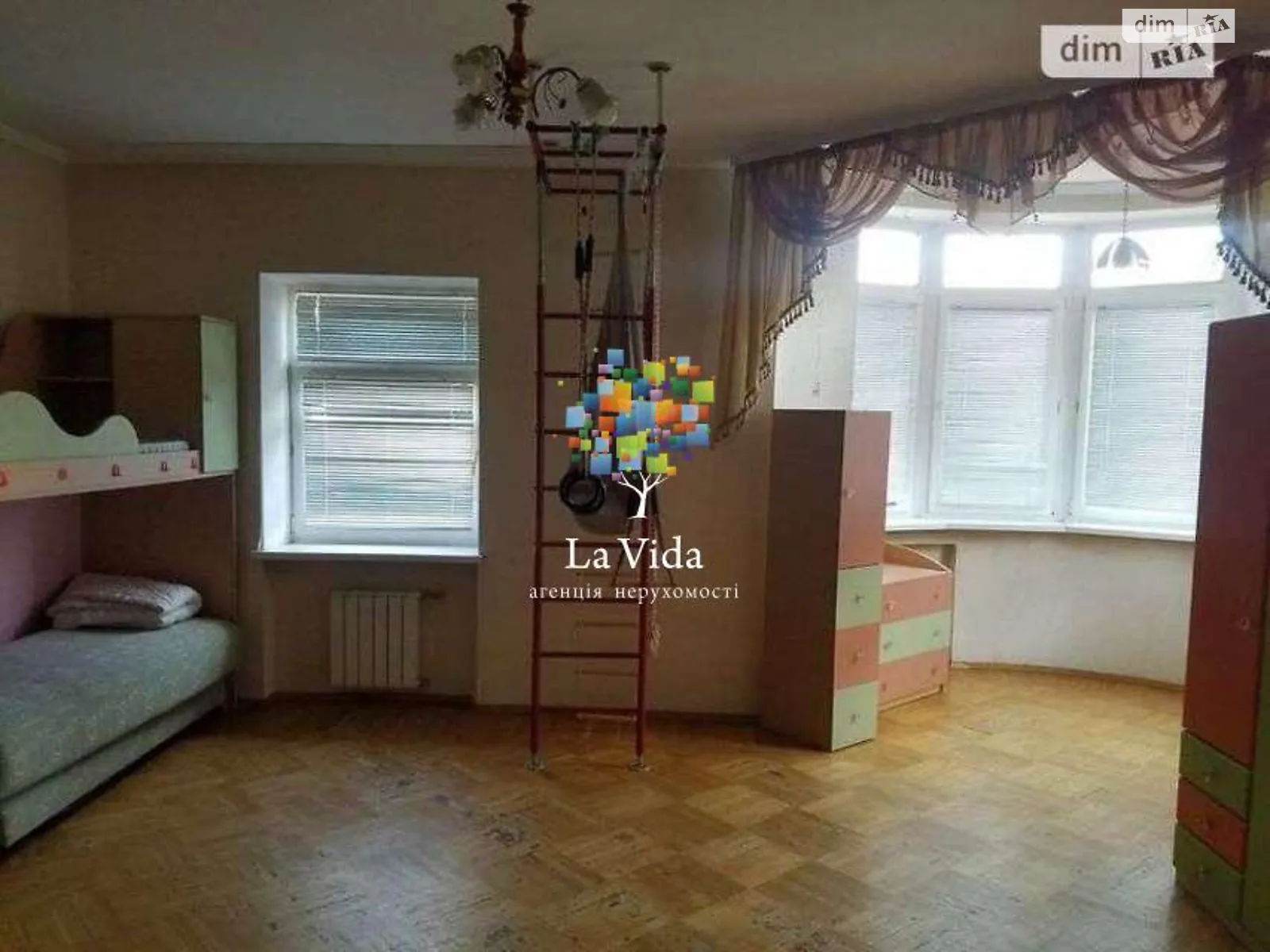 Продается 3-комнатная квартира 101 кв. м в Киеве, ул. Туровская, 24