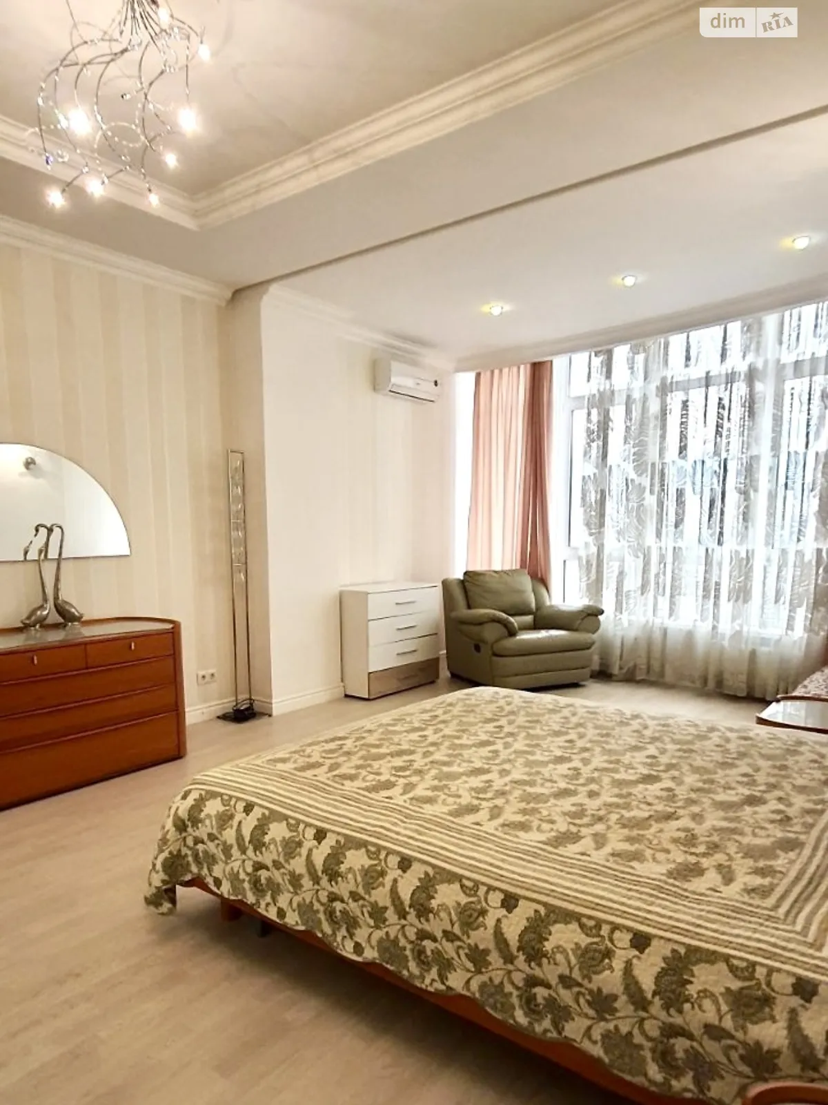 Продается 3-комнатная квартира 115 кв. м в Одессе - фото 1
