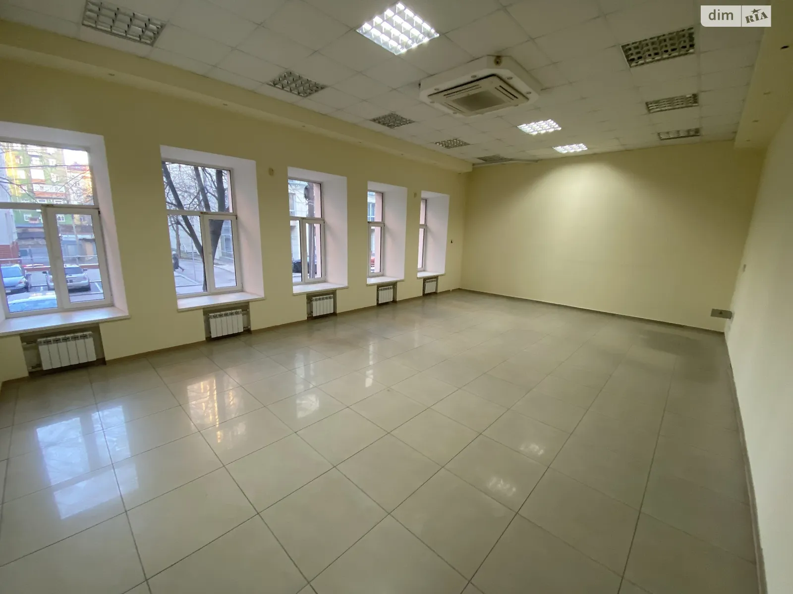 Сдается в аренду объект сферы услуг 200 кв. м в 5-этажном здании, цена: 80000 грн