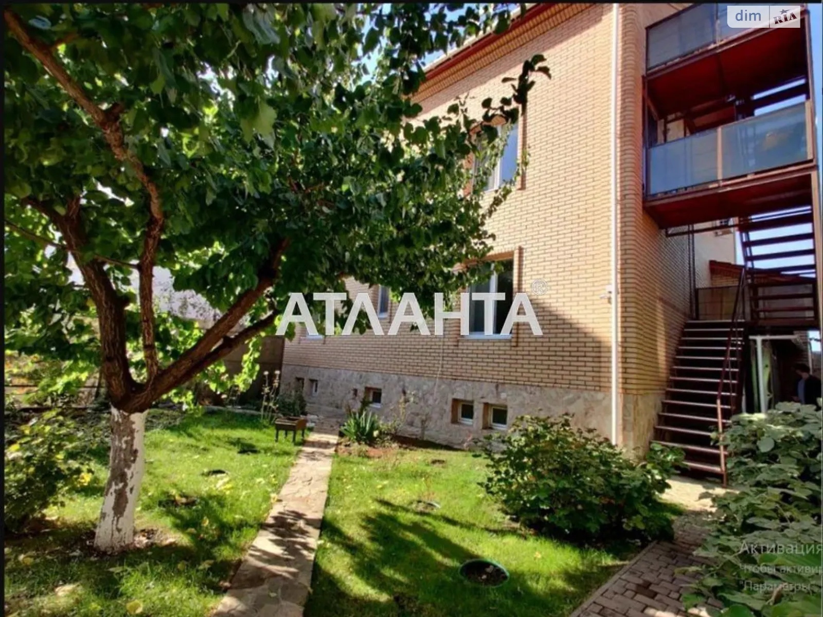 Продается дом на 3 этажа 200 кв. м с камином, цена: 250000 $ - фото 1