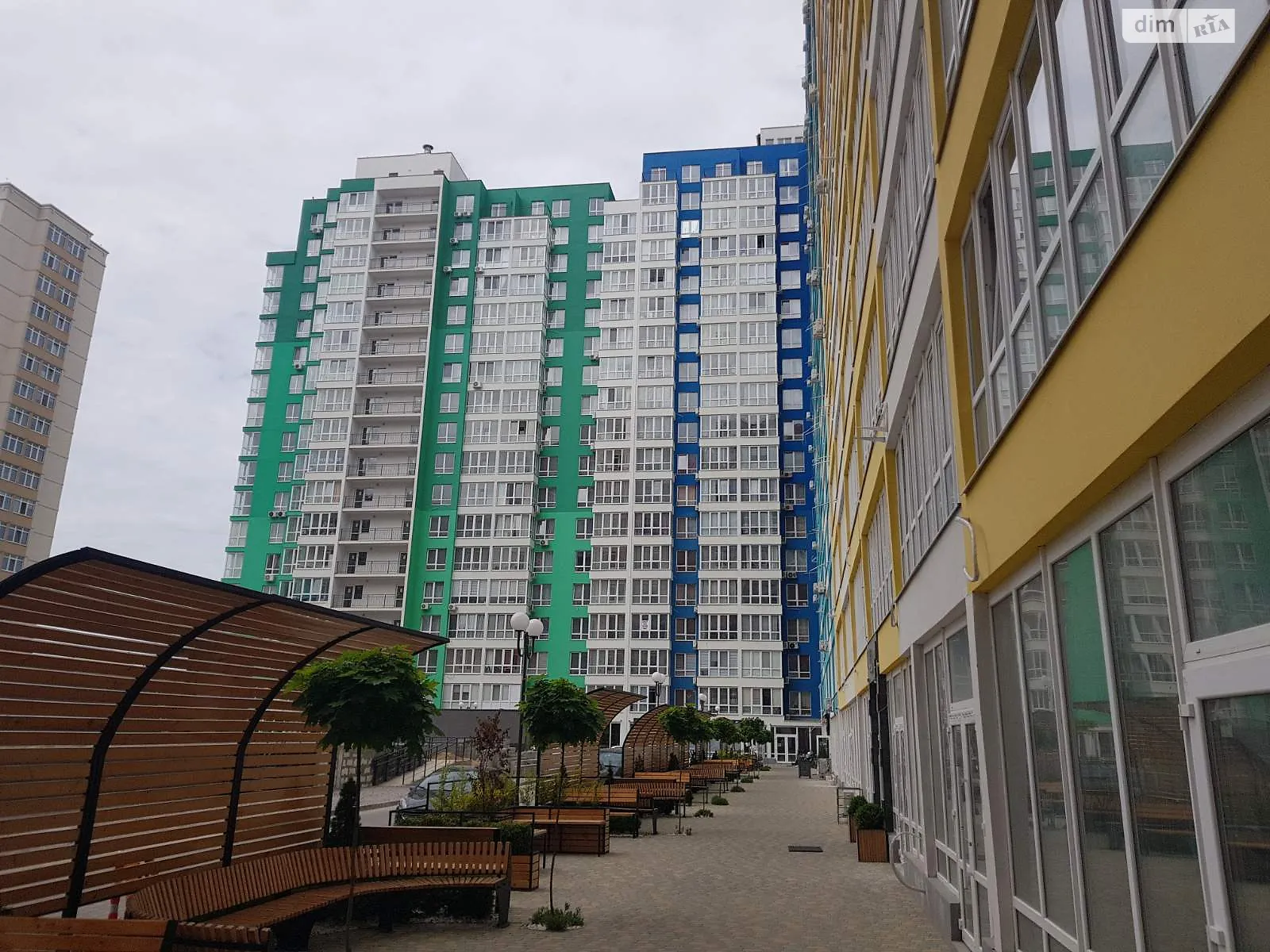 Продается 3-комнатная квартира 72 кв. м в Одессе, ул. Жемчужная, 3А - фото 1