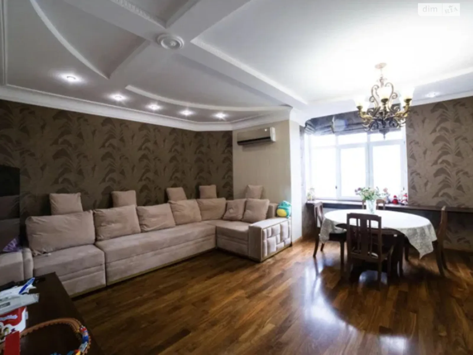 Продается 4-комнатная квартира 150 кв. м в Киеве, ул. Соломенская, 15А - фото 1