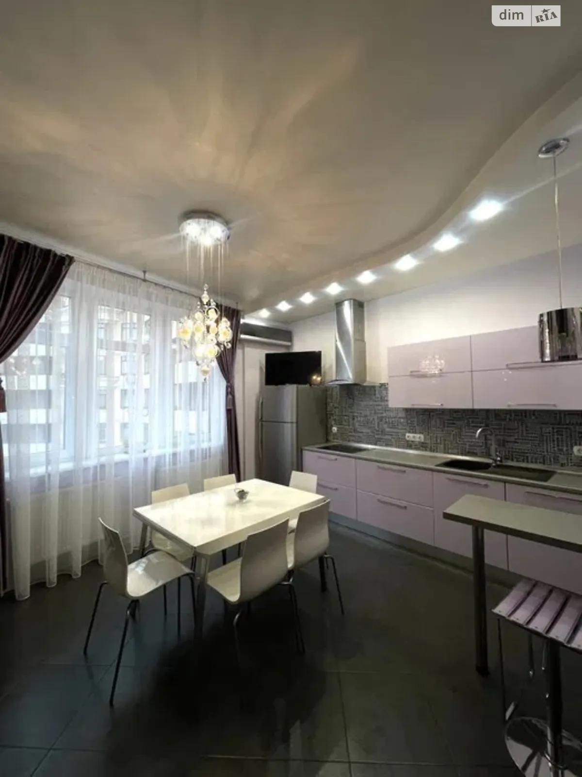 Продается 2-комнатная квартира 60 кв. м в Киеве, ул. Старонаводницкая, 6Б