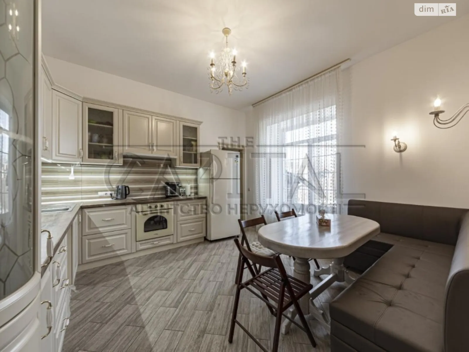 Продается дом на 2 этажа 239 кв. м с камином, цена: 340000 $ - фото 1