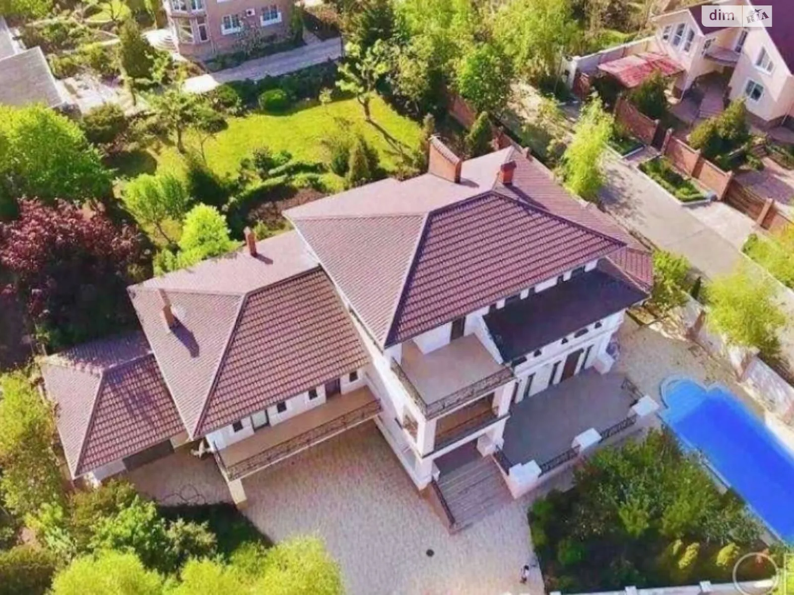 Продается дом на 4 этажа 980 кв. м с гаражом, цена: 770000 $ - фото 1