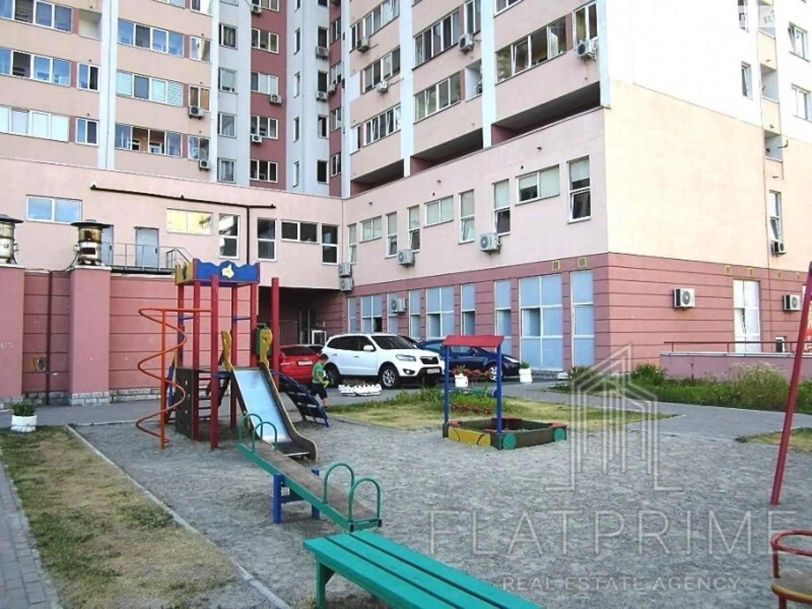 Продається 2-кімнатна квартира 89 кв. м у Києві, вул. Кадетський Гай, 6