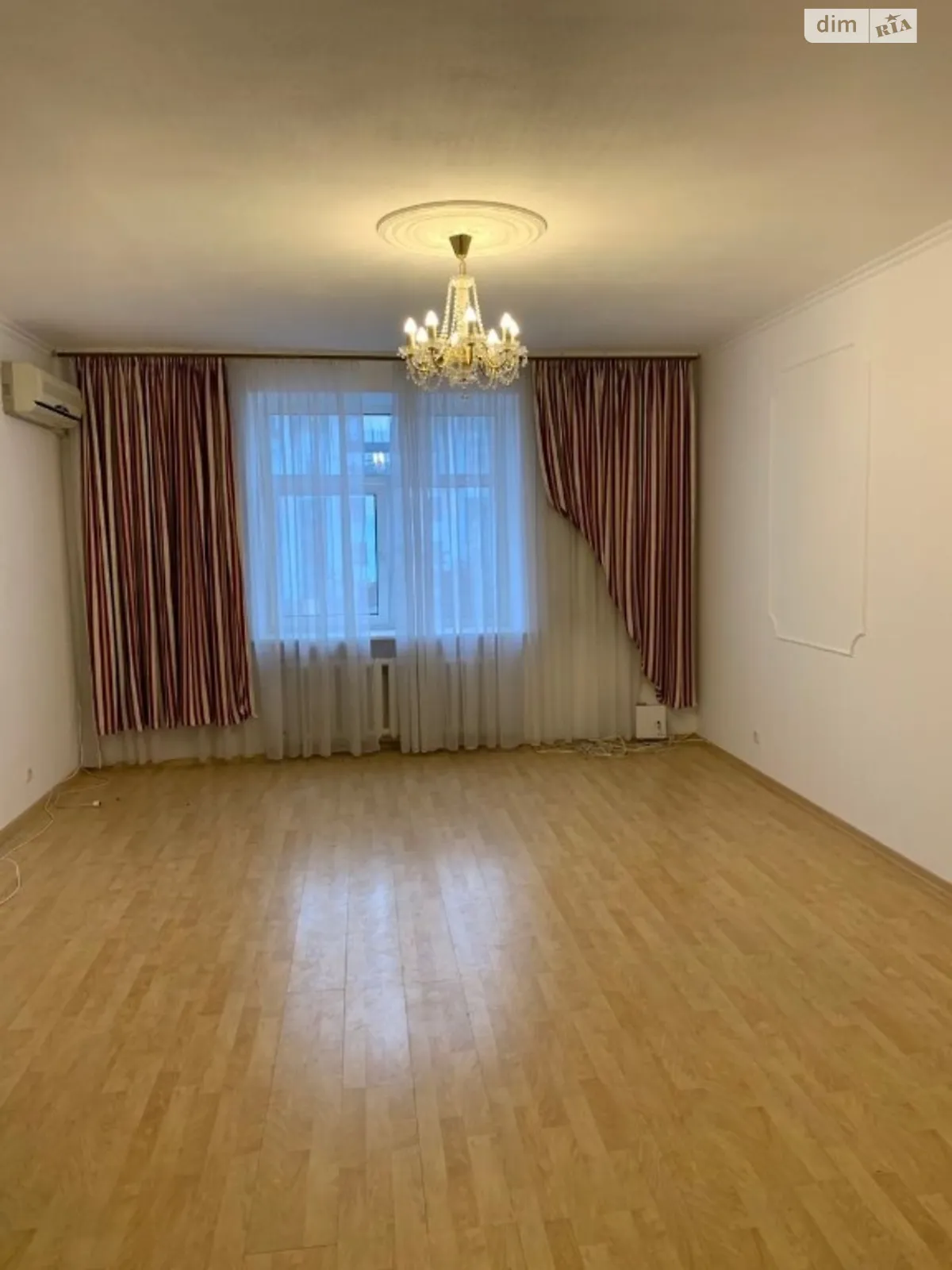 Продается 3-комнатная квартира 106 кв. м в Киеве, ул. Константиновская, 10