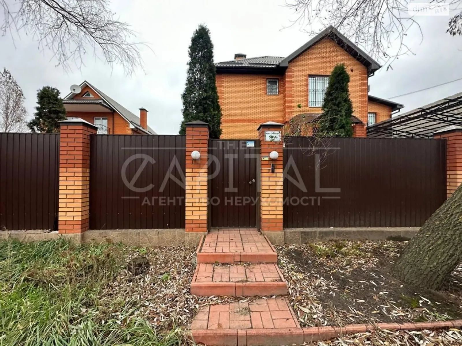 Продается дом на 2 этажа 305 кв. м с гаражом, цена: 360000 $ - фото 1