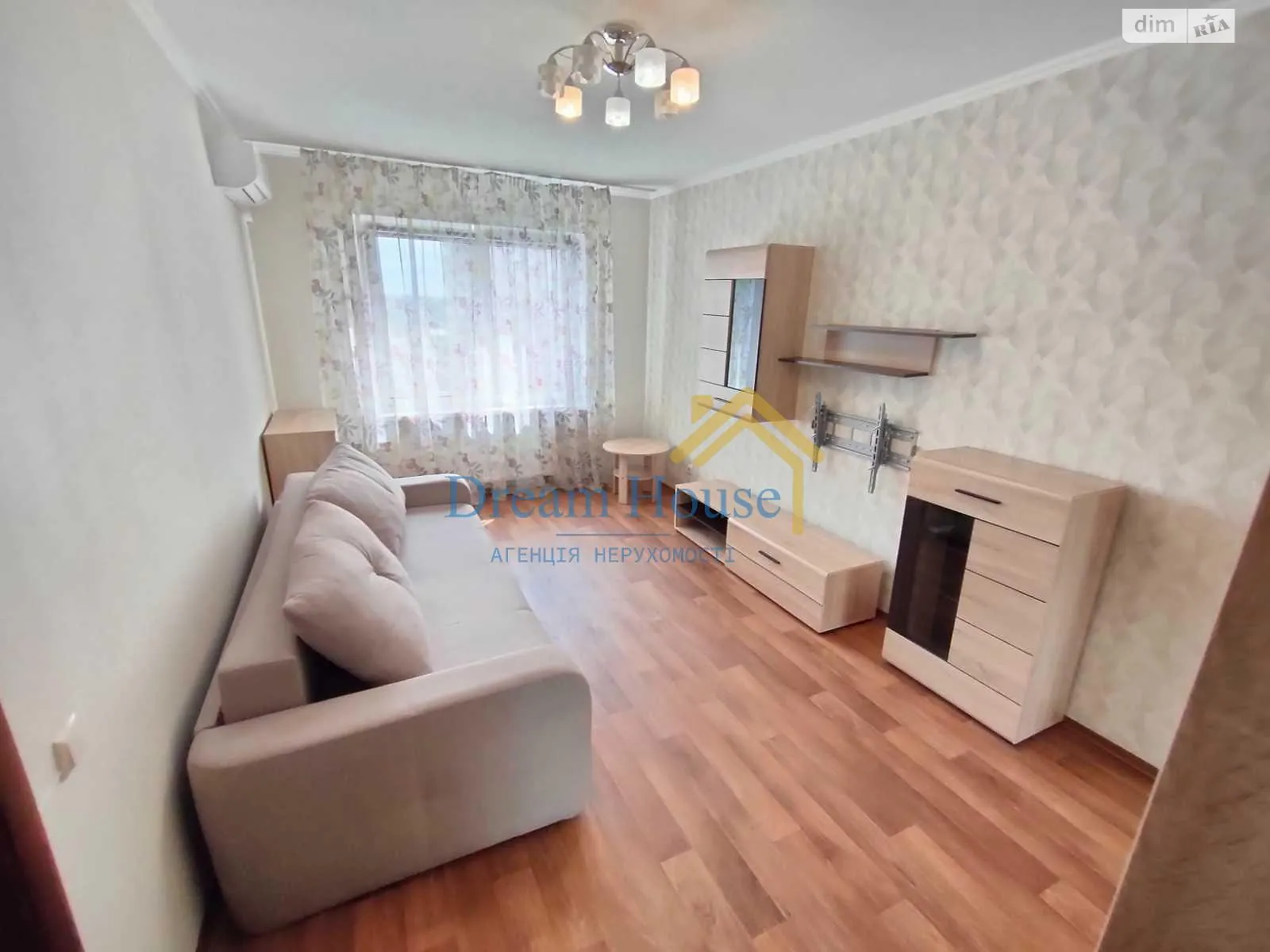 Продается 1-комнатная квартира 38 кв. м в Киеве, ул. Софии Русовой, 1 - фото 1