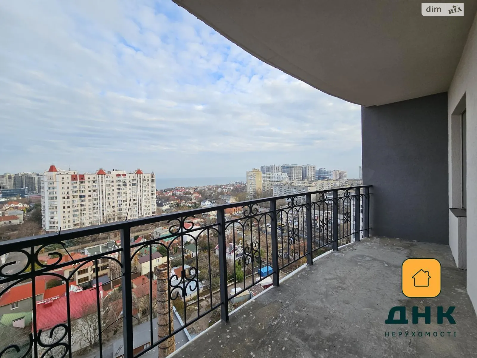 Продається 2-кімнатна квартира 74 кв. м у Одесі, пров. Полуничний, 24 - фото 1