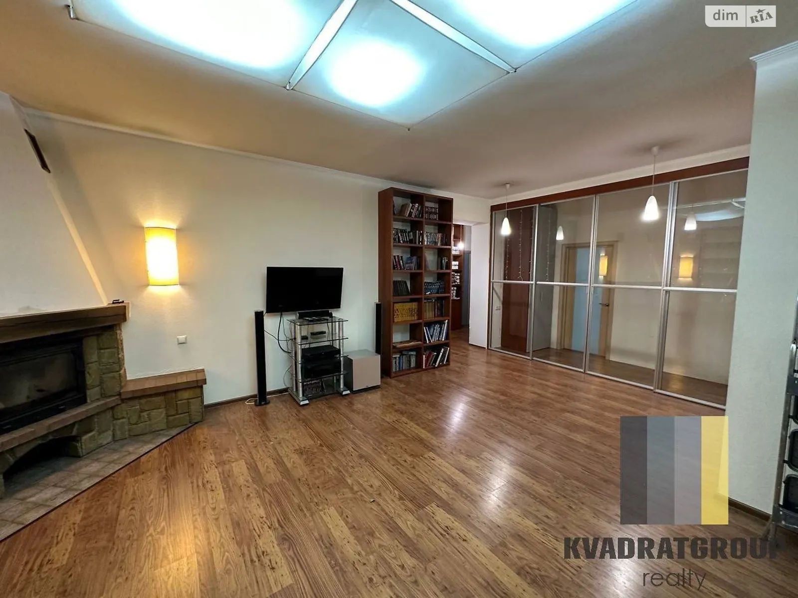 Продается дом на 2 этажа 250 кв. м с мансардой, цена: 215000 $ - фото 1