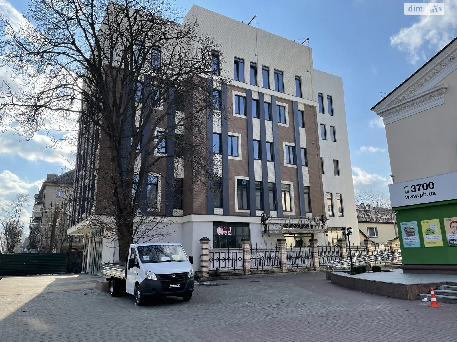 Продається офіс 280 кв. м в бізнес-центрі, цена: 363000 $