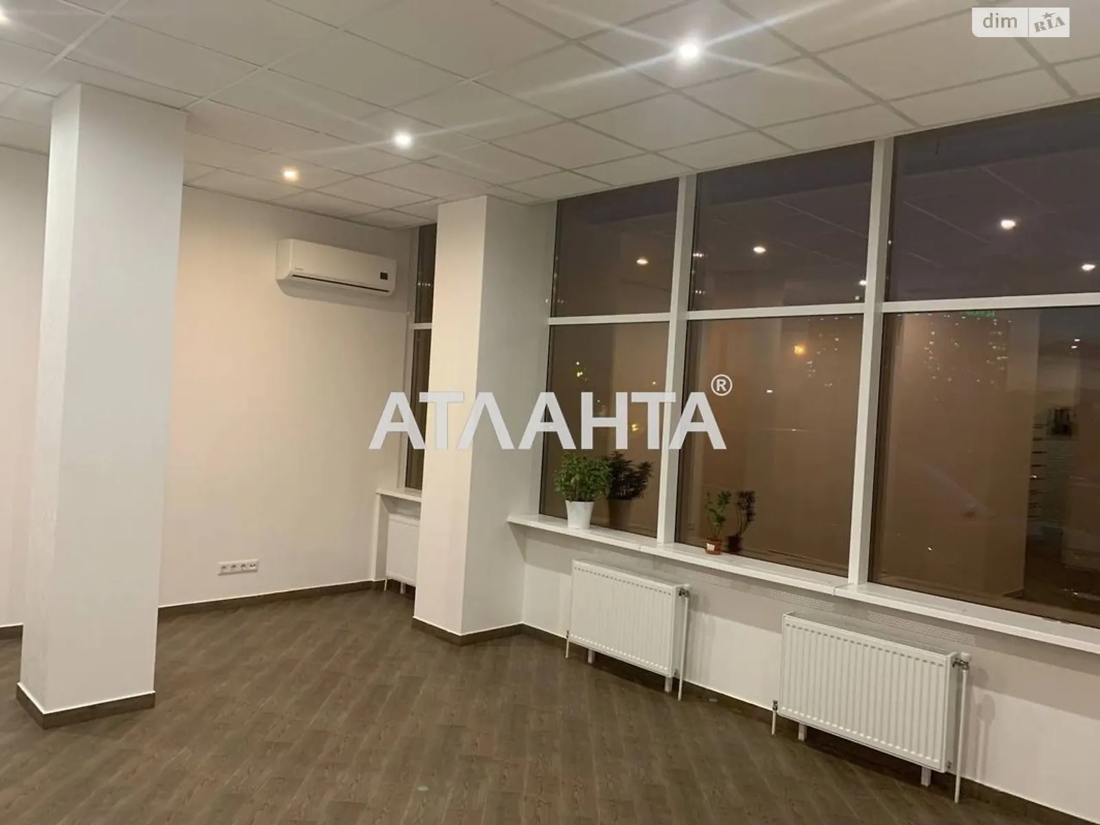 Продается офис 54.1 кв. м в бизнес-центре, цена: 49990 $ - фото 1