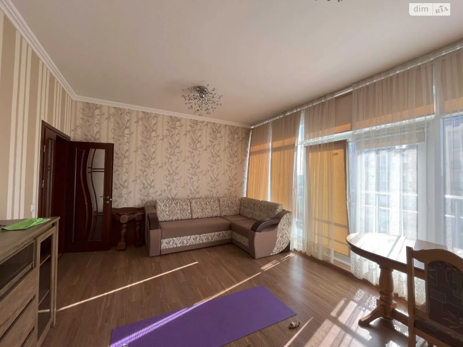 Продается 3-комнатная квартира 86 кв. м в Черновцах, ул. Героев Майдана