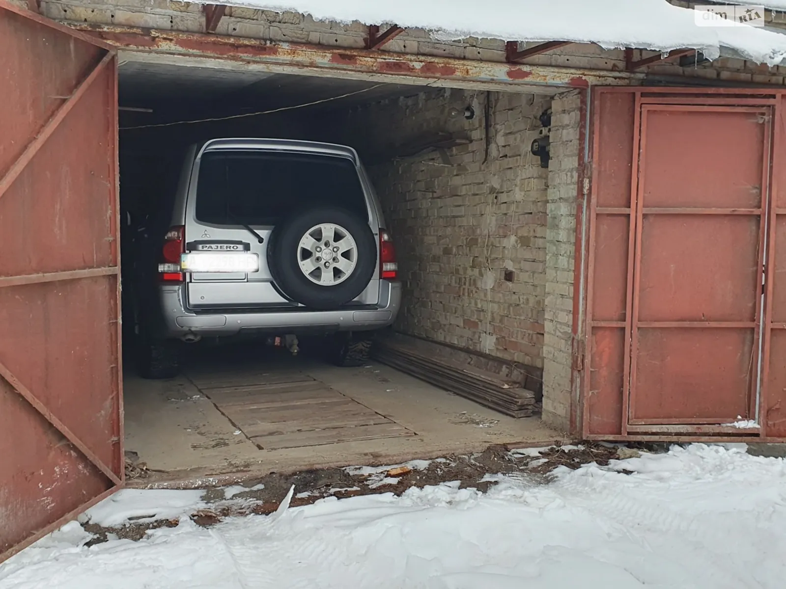 Продається місце в гаражному кооперативі під легкове авто на 18 кв. м, цена: 5000 $