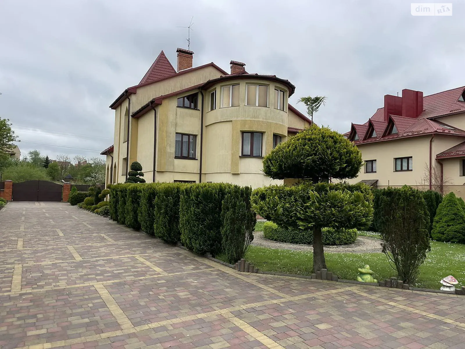 Продається будинок 3 поверховий 416 кв. м з каміном, цена: 330000 $