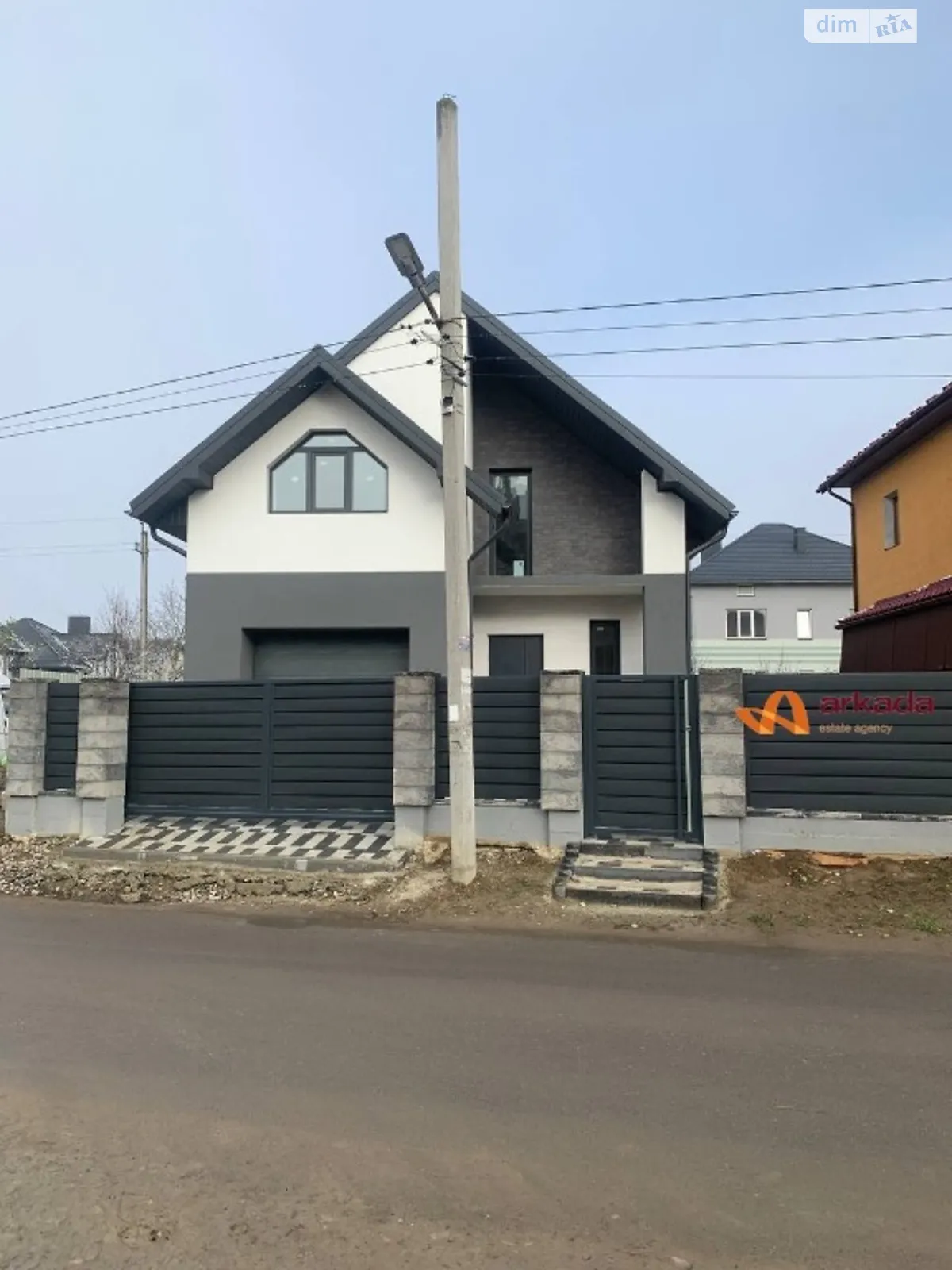 Продається будинок 2 поверховий 132 кв. м з каміном, цена: 124000 $