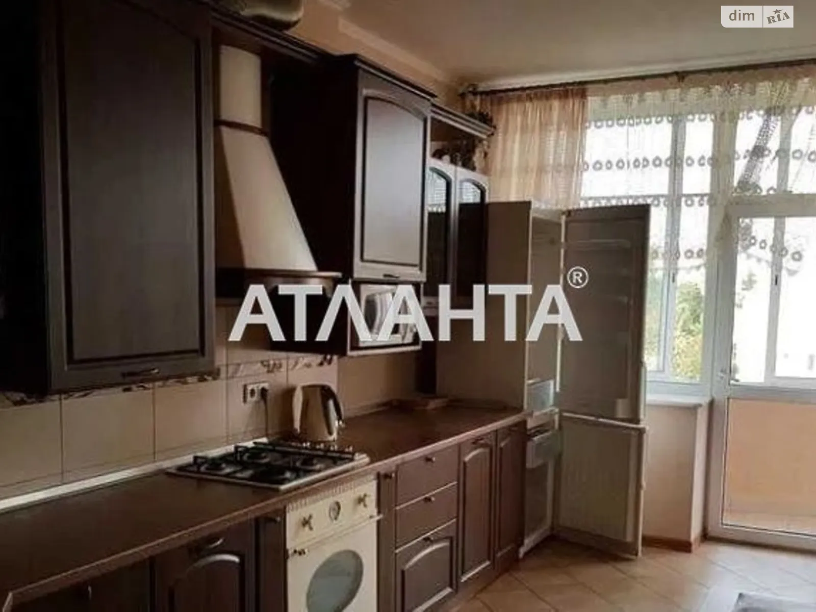 Продается 3-комнатная квартира 107.4 кв. м в Львове, ул. Петлюры Симона