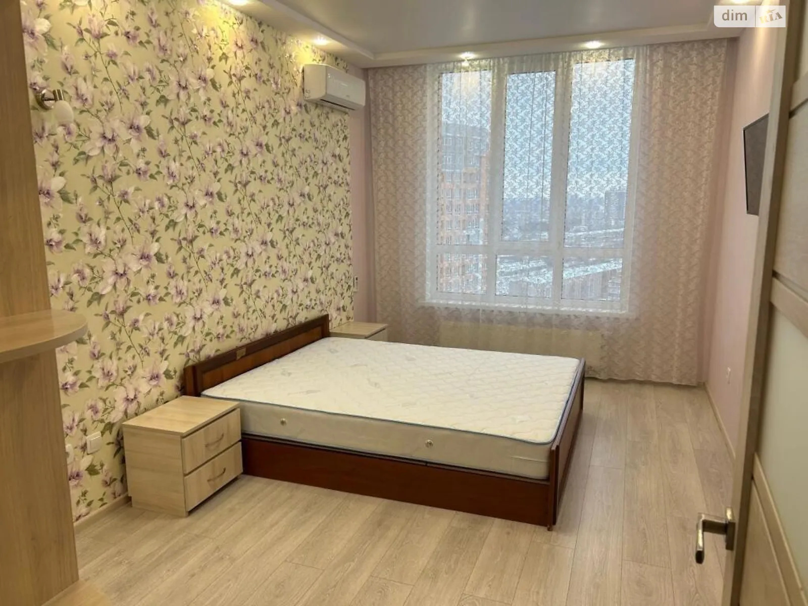 Продается 1-комнатная квартира 40 кв. м в Киеве, ул. Каховская, 60