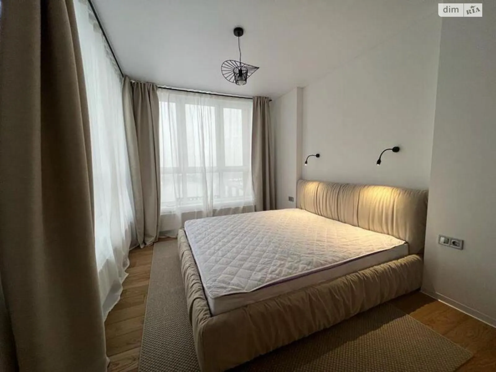 Продается 2-комнатная квартира 69 кв. м в Киеве, ул. Набережно-Рыбальская, 27