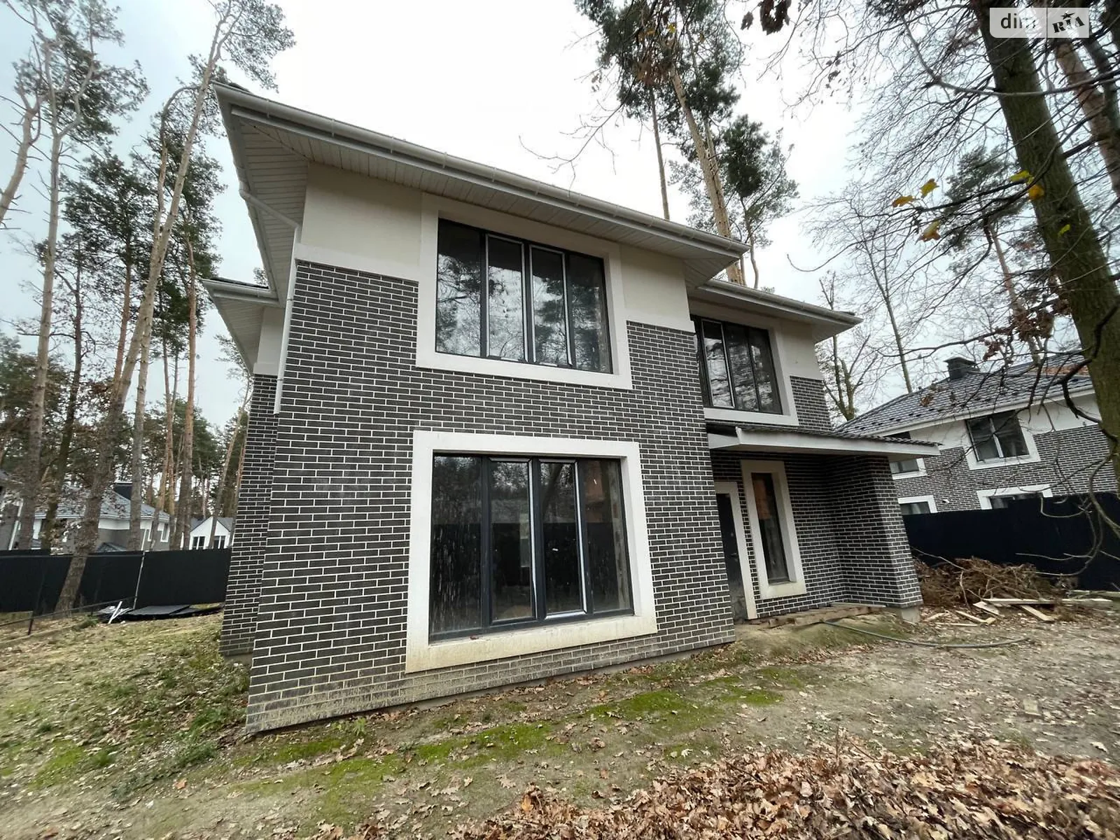 Продается дом на 2 этажа 175 кв. м с камином, цена: 165000 $ - фото 1