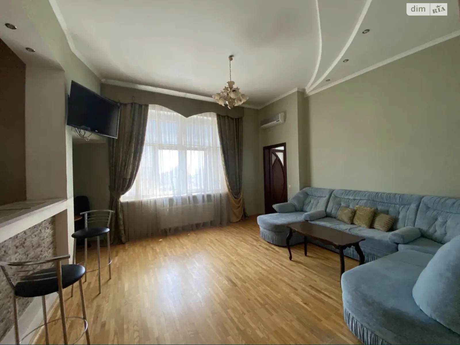 Продается 2-комнатная квартира 68.9 кв. м в Одессе, ул. Академическая, 20Б