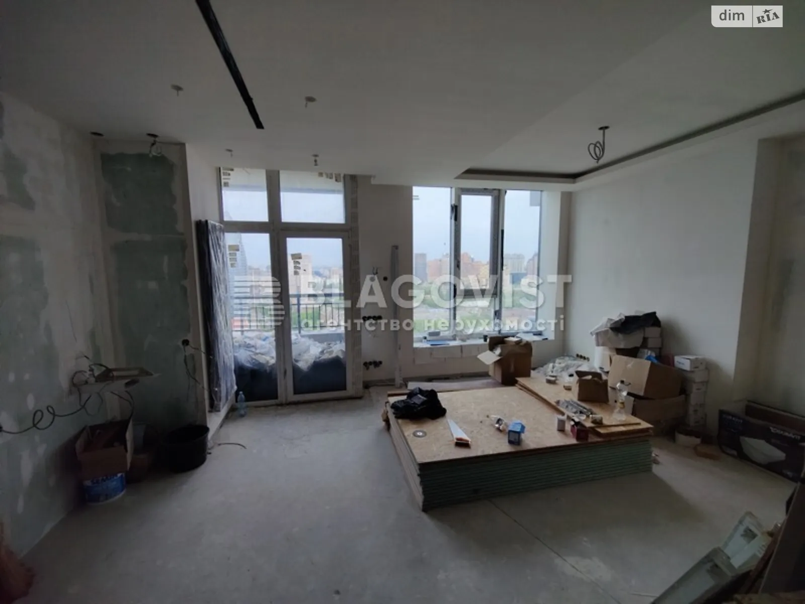 Продается 2-комнатная квартира 80 кв. м в Киеве, ул. Маккейна Джона, 26 - фото 1