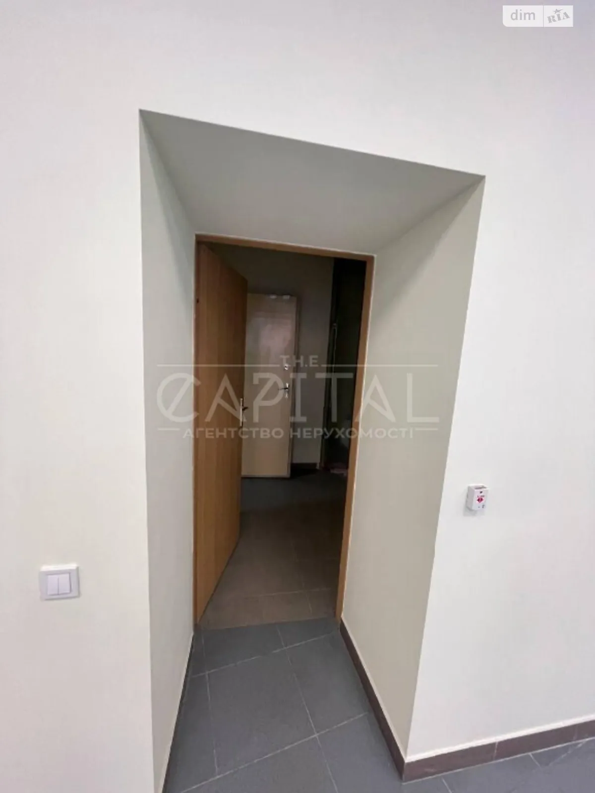 Сдается в аренду офис 126 кв. м в бизнес-центре, цена: 1800 $ - фото 1