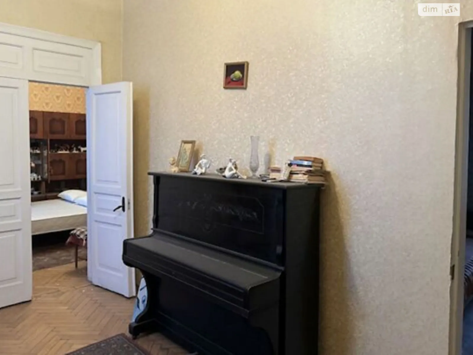 Продается 4-комнатная квартира 96.3 кв. м в Киеве, ул. Терещенковская, 13