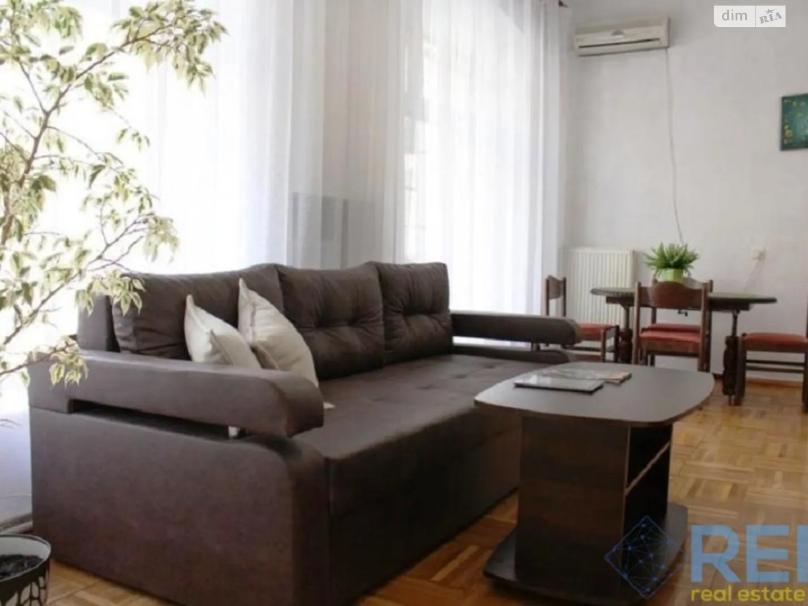 Продается 2-комнатная квартира 52 кв. м в Одессе, ул. Дерибасовская, 10
