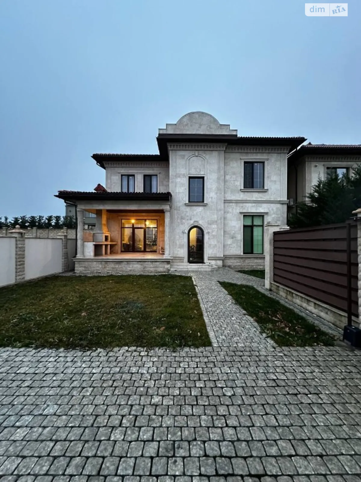 Продается дом на 2 этажа 164.6 кв. м с камином, цена: 250000 $ - фото 1