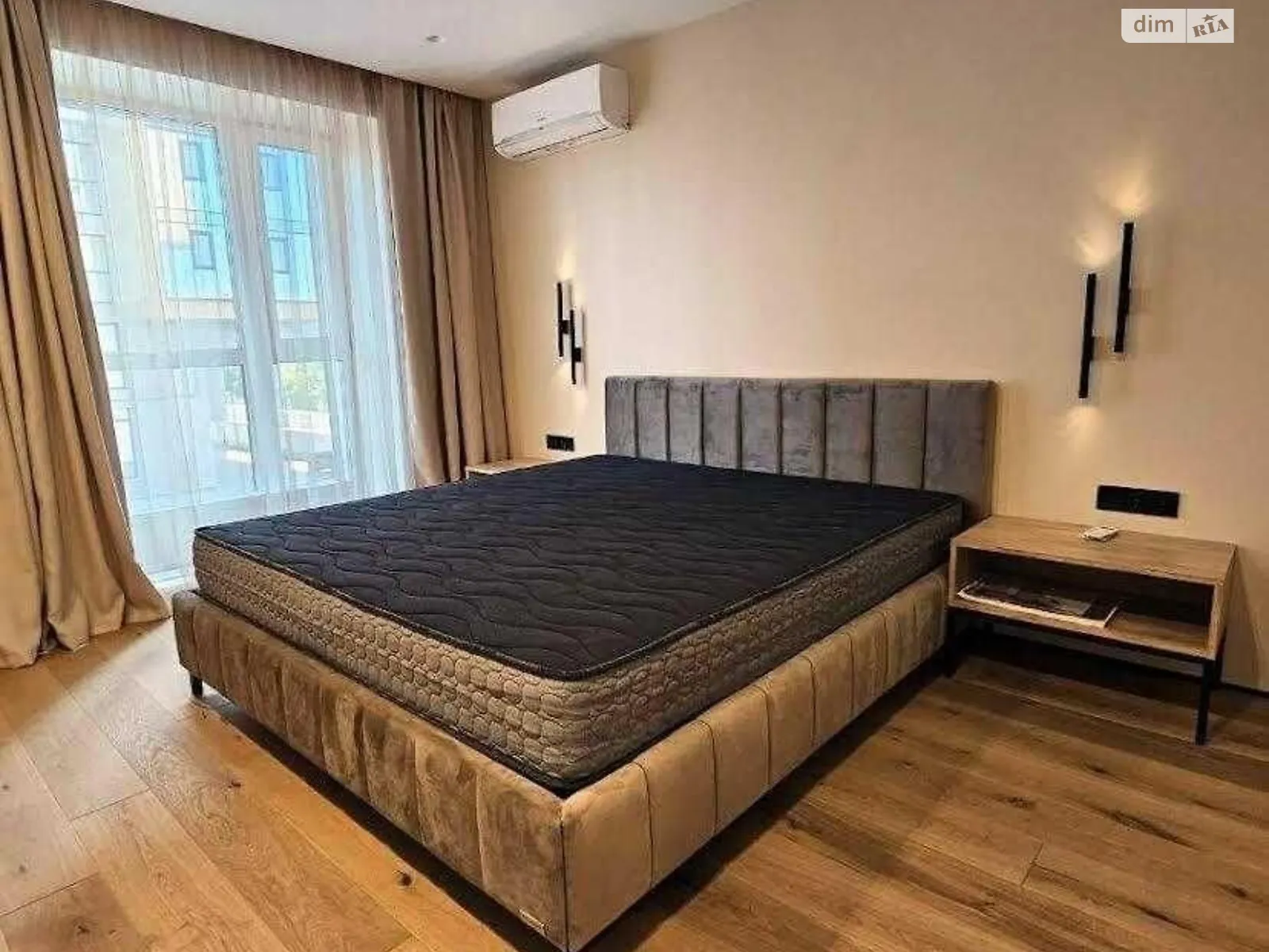 Продается 1-комнатная квартира 42 кв. м в Киеве, цена: 84000 $