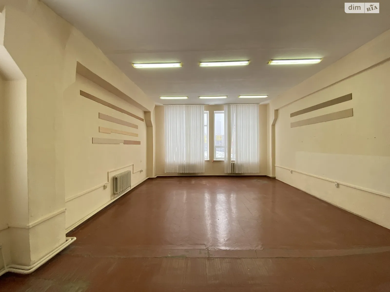 Сдается в аренду офис 53 кв. м в бизнес-центре, цена: 8000 грн - фото 1