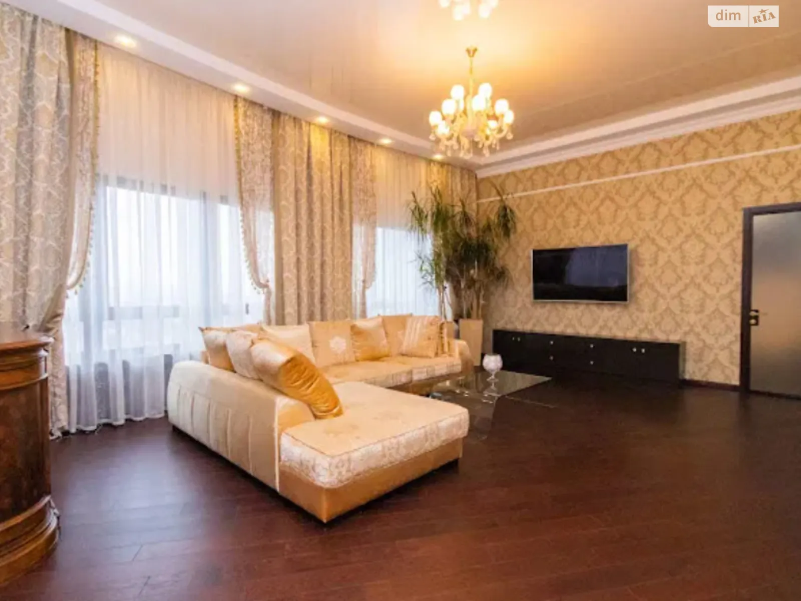 Продается 4-комнатная квартира 197 кв. м в Киеве, ул. Демеевская
