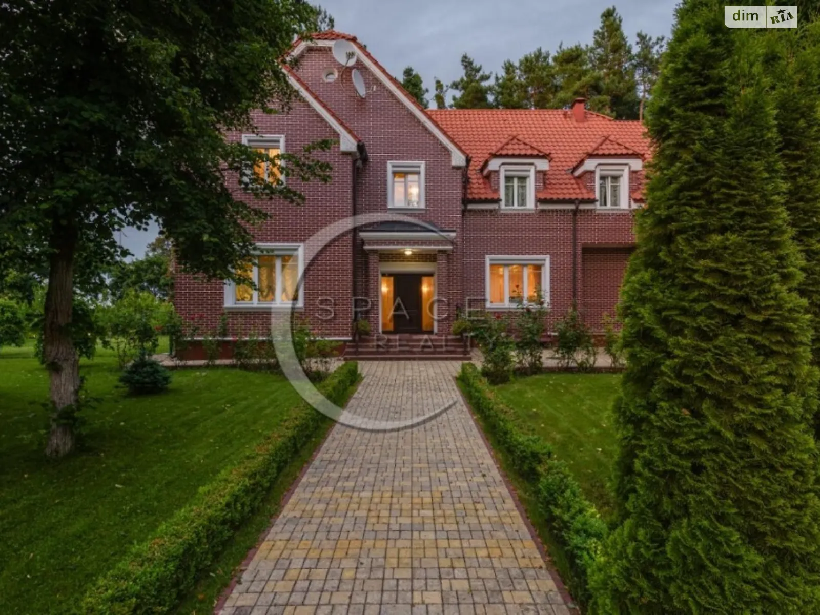 Сдается в аренду дом на 2 этажа 650 кв. м с гаражом, цена: 5000 $ - фото 1